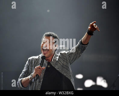 Juli 10, 2019 - Norfolk, Virginia, USA - LIONEL RICHIE eine wahre Legende mit über 90 Millionen verkauften Alben, 4 Grammys und einen Haufen andere Auszeichnungen hält durch die ständige Mitte an der Old Dominion University in Norfolk, Virginia am 10. Juli 2019. - © Jeff Moore (Credit Bild: © Jeff Moore/ZUMA Draht) Stockfoto