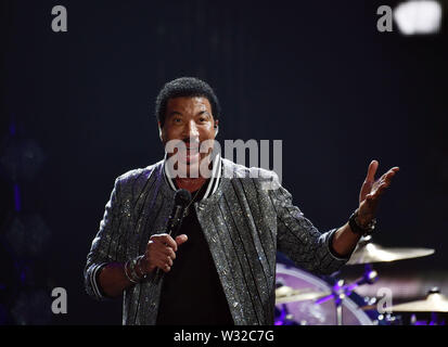 Juli 10, 2019 - Norfolk, Virginia, USA - LIONEL RICHIE eine wahre Legende mit über 90 Millionen verkauften Alben, 4 Grammys und einen Haufen andere Auszeichnungen hält durch die ständige Mitte an der Old Dominion University in Norfolk, Virginia am 10. Juli 2019. - © Jeff Moore (Credit Bild: © Jeff Moore/ZUMA Draht) Stockfoto