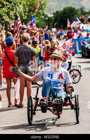 Mann auf Dreirad; jährliche Viertel der Juli Parade in der kleinen Bergstadt Salida, Colorado. Stockfoto