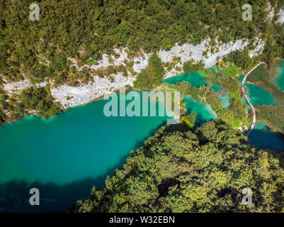 Mehrere Wasserfälle Eines der Erstaunlichsten Plitvicer Seen, Kroatien. Ein wirklich Jungfrau und wunderbaren Stück Natur. Stockfoto