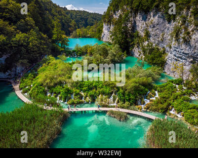 Mehrere Wasserfälle Eines der Erstaunlichsten Plitvicer Seen, Kroatien. Ein wirklich Jungfrau und wunderbaren Stück Natur. Stockfoto