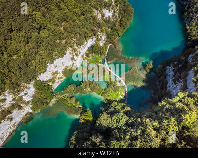 Mehrere Wasserfälle Eines der Erstaunlichsten Plitvicer Seen, Kroatien. Ein wirklich Jungfrau und wunderbaren Stück Natur. Stockfoto