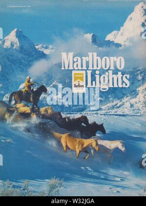 Plakat werbung Marlboro Lights Zigaretten, im Magazin von 1993 Jahr, Slogan, kreative Werbung, Werbung Marlboro von Philip Morris von 1990 s Stockfoto