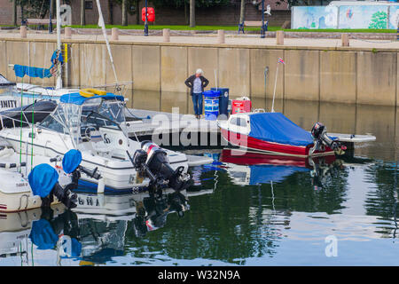 11 Juli 2019 Boote in der modernen Marina in Bangor County Down Nordirland günstig an einem lauen Sommerabend Stockfoto