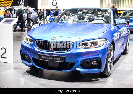 Genf, Schweiz, März 2019 blau BMW 2-Serie 230 Ich cabiolet, Geneva International Motor Show, Cabrio von BMW hergestellt und in den Verkehr gebracht Stockfoto