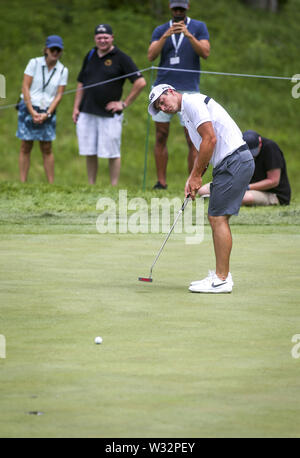 Silvis, Iowa, USA. 10. Juli 2019. Viktor Hovland Schläge auf zwei während des Morgens an den John Deere Klassiker an TPC Deere Run in Silvis, Mittwoch, 10. Juli 2019. Credit: Andy Abeyta/Viererkabel - Zeiten/ZUMA Draht/Alamy leben Nachrichten Stockfoto