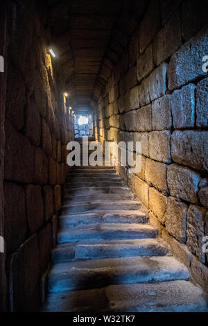 Eine coordor in die Alcazaba von Merida verwendet, um den Zugang zu Trinkwasser Stockfoto