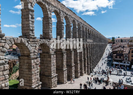 Das Aquädukt von Segovia ist eine römische Aquädukt in Segovia, Spanien. Es ist eine der am besten erhaltenen römischen Aquädukte erhöht Stockfoto