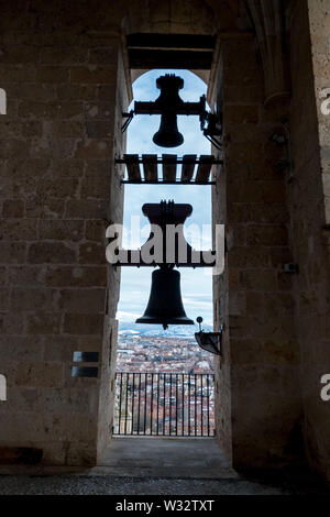 Kirche Glocken vom Turm der Kathedrale von Segovia in Spanien Stockfoto