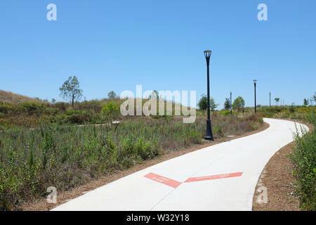 IRIVNE, Kalifornien - 11. JULI 2019: Trail in den großen Park open space Bosque. Stockfoto