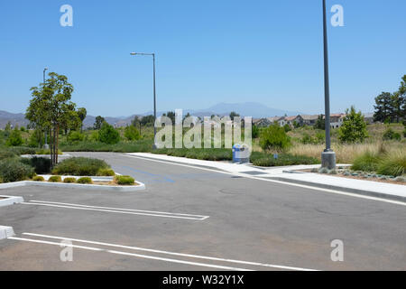 IRIVNE, Kalifornien - 11. JULI 2019: Parkplatz neben der Bosque offenen Raum der Großen Park. Stockfoto