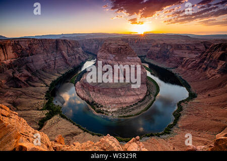 Sonnenuntergang am Horseshoe Bend in Page, Arizona, Vereinigte Staaten von Amerika Stockfoto