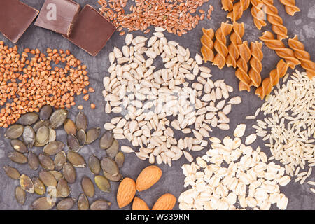 Verschiedene Zutaten Magnesium, Vitamine, Ballaststoffe und Mineralien. Gesund gesunde Ernährung Stockfoto