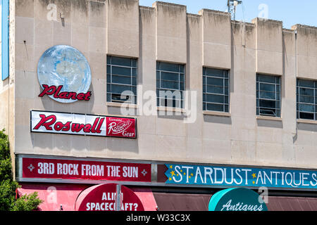 Roswell, USA - Juni 8, 2019: Main Street Road in New Mexico Stadt außerirdische Sichtungen und Shop mit ufo Souvenirs Stockfoto