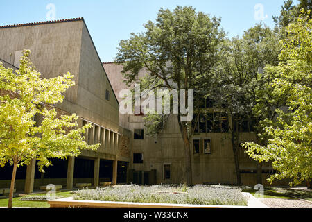 Boulder, Colorado - 11. Juli 2019: Schöne Architektur und Gelände auf dem Campus der University of Colorado Boulder. Stockfoto