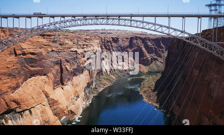 Blick auf den Glen Canyon Dam Bridge in Page, AZ Stockfoto