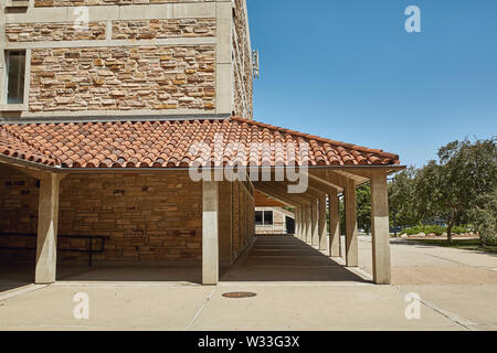 Boulder, Colorado - 11. Juli 2019: Schöne Architektur und Gelände auf dem Campus der University of Colorado Boulder. Stockfoto