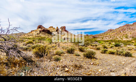 Schroffe Berge entlang der Autobahn SR 165 in das El Dorado Canyon an der Grenze von Nevada und Arizona. Ebenfalls Teil des Lake Mead, USA Stockfoto