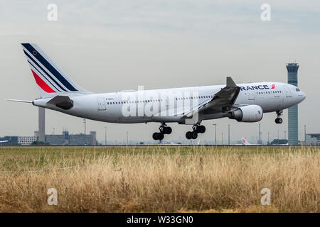 F-GZCI, Juli 11, 2019, Airbus A 330-203-0502 Landung am Flughafen Paris Charles de Gaulle am Ende der Air France Flug AF 153 von Chicago. Kontrolle abschleppen Stockfoto