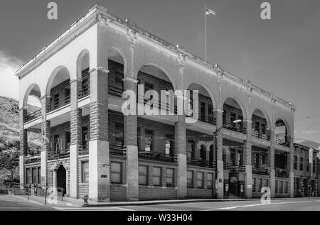 Einen schönen Renaissance Revival Stil Gebäude beherbergt das United States Post Office in der kleinen Stadt American Place Bisbee, AZ, in Schwarz und Weiß Stockfoto