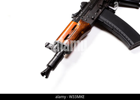 Seltene erste Modell AK 47 Sturmgewehr isoliert auf weißem Stockfoto