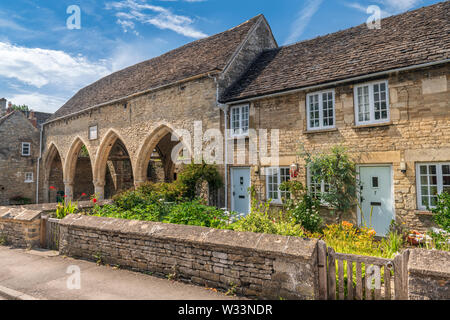 Der überlebende Teil des Arcade von St Johns Krankenhaus Chantry in Spitalgate Lane Cirencester Gloucestershire. Stockfoto