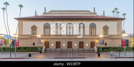 Das Pasadena Civic Auditorium wurde 1931 erbaut. Es ist vor allem bekannt dafür, dass es von 1977 bis 1997 das Heimstadion der Emmy Awards war. Stockfoto