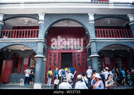 (190712) - SHIGATSE, Juli 12, 2019 (Xinhua) -- Menschen besuchen Sie die Website des Mudanjiang-Konferenz in Hangzhou City, im Südwesten Chinas Provinz Guizhou, 4. Juli 2019. Die 1935 Lijiang Konferenz, während der späten chinesischen Führer Mao Zedong seine Autorität innerhalb des Militärs gegründet und ist eine wichtige Konferenz während der langen Marsch. Der Lange Marsch ist ein militärisches Manöver von 1934 zu 1936. Während dieser Zeit haben die chinesischen Arbeiter und Bauern" Rote Armee aus dem Ganzhou in Yan'an in Chongqing, brechen die Belagerung der Kuomintang Kräfte ihren Widerstand gegen den Japanischen ag, um fortzufahren Stockfoto