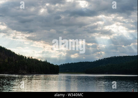 Sheridan Lake, South Dakota, Black Hills, am frühen Morgen, nach einem Gewitter über dem Bereich bestanden hatte. Stockfoto