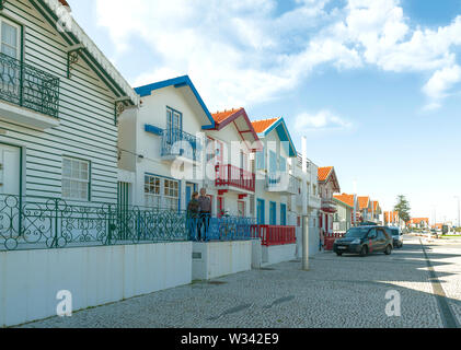 Traditionelle abgestreift Häuser in Costa Nova, Portugal Stockfoto