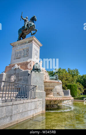 Madrid, Spanien - 21. Juni 2019: Denkmal für Felipe IV an der Plaza de Oriente, gegenüber dem Königspalast Stockfoto