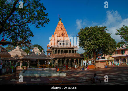 17 Feb 2005 Außenansicht des Mahakaleshwar Tempel, Ujjain, Madhya Pradesh, Indien, Asien Stockfoto