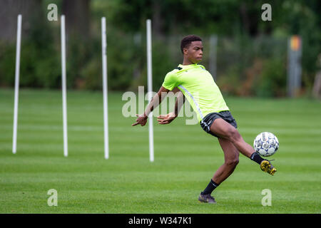 Opalenica, Polen. 12. Juli, 2019. OPALENICA, 12-07-2019, deutscher Fußball, Eredivisie, Saison 2019/2020, trainingcamp, Vitesse player Charly Musonda während der Ausbildung in Polen Quelle: Pro Schüsse/Alamy leben Nachrichten Stockfoto