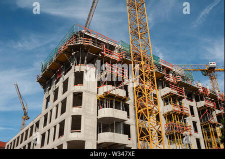 24.06.2019, Berlin, Deutschland, Europa - Wohnbau an der Rummelsburger Platz in Berlin Friedrichshain. Stockfoto