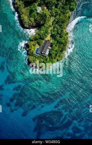 Abandone Haus in der tropischen Insel von oben Stockfoto