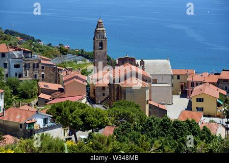 Kirche im Bergdorf Cipressa, Provinz Imperia, Ligurien, Italien Stockfoto