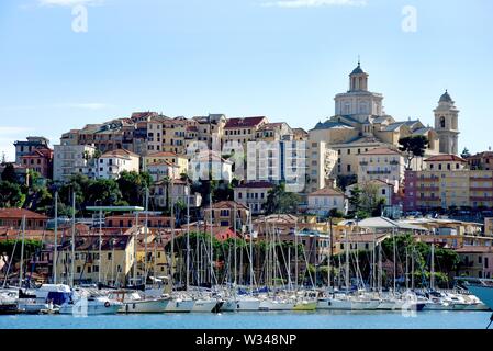 Marina im Borgo Marina und Basilika San Maurizio, Imperia, Riviera di Ponente, Porto Maurizio, Ligurien, Italien Stockfoto