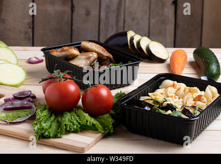 Essen Container mit hausgemachten Speisen, in der Nähe Stockfoto