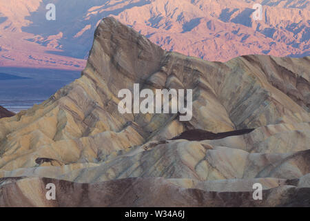 Blick vom Zabriskie Point, Death Valley National Park, Inyo County, California, USA. Death Valley, Heimat des tiefsten Punktes in der Hemispher Stockfoto