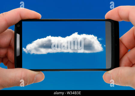 Auf einem Bildschirm des Smartphones Cloud, Cloud Computing Stockfoto