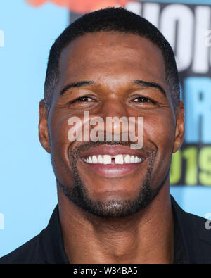 Santa Monica, Vereinigte Staaten. 11. Juli, 2019. SANTA MONICA, LOS ANGELES, Kalifornien, USA - 11. Juli: Fußball defensive end Michael Strahan kommt an der Nickelodeon Kids' Choice Sport 2019 bei Barker Hangar am Juli 11, 2019 in Santa Monica, Los Angeles, Kalifornien, Vereinigte Staaten. (Foto von Xavier Collin/Image Press Agency) Quelle: Bild Presse Agentur/Alamy leben Nachrichten Stockfoto