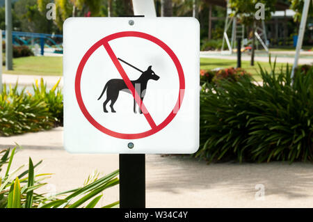 Nicht wenige Hunde erlaubt Zeichen Beschränkung des Zugangs zu den Park in Australien Stockfoto