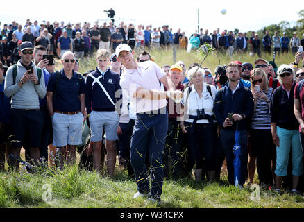 Von Nordirland Rory McIlroy schlägt einen Schuß aus dem rauhen in der 2. Bohrung während Tag zwei der Aberdeen Standard Investitionen Scottish Open im Renaissance Club, North Berwick. Stockfoto