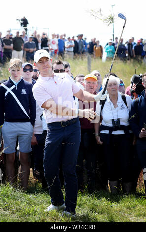 Von Nordirland Rory McIlroy schlägt einen Schuß aus dem rauhen in der 2. Bohrung während Tag zwei der Aberdeen Standard Investitionen Scottish Open im Renaissance Club, North Berwick. Stockfoto