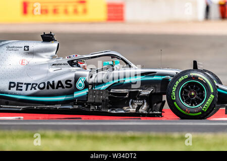 TOWCESTER, VEREINIGTES KÖNIGREICH. 12 Jul, 2019. Lewis Hamilton Mercedes in der Praxis 1 während des Formel 1 Rolex Grand Prix von Großbritannien 2019 in Silverstone am Freitag, Juli 12, 2019 in TOWCESTER, ENGLAND. Credit: Taka G Wu/Alamy leben Nachrichten Stockfoto