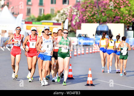 Neapel, Italien. 12. Juli, 2019. Athleten konkurrieren während des Finales der Männer und Frauen 20 km auf der 30 Sommer-universiade in Neapel, Italien, 12. Juli 2019 gehen. Quelle: Kong Hui/Xinhua/Alamy leben Nachrichten Stockfoto
