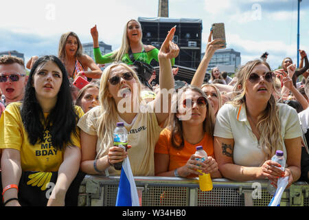 Glasgow, Schottland, Großbritannien. 12. Juli, 2019. Glasgow ist Gastgeber der jährlichen TRNSMT open air Musikfestival in Glasgow Green, mit einem Publikum von Tausenden genießen die Musik an einem sonnigen Sommertag. Credit: Findlay/Alamy leben Nachrichten Stockfoto