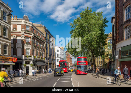 Eine geschäftige Straße Szene in Clerkenwell Road Farringdon Stockfoto