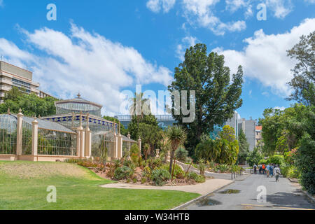 Adelaide Botanic Garden, der mit der Palm Haus auf der linken Seite, Adelaide, South Australia, Australien Stockfoto