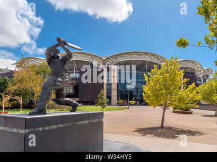 Statue von Sir Donald Bradman außerhalb der Adelaide Oval, Adelaide, South Australia, Australien Stockfoto